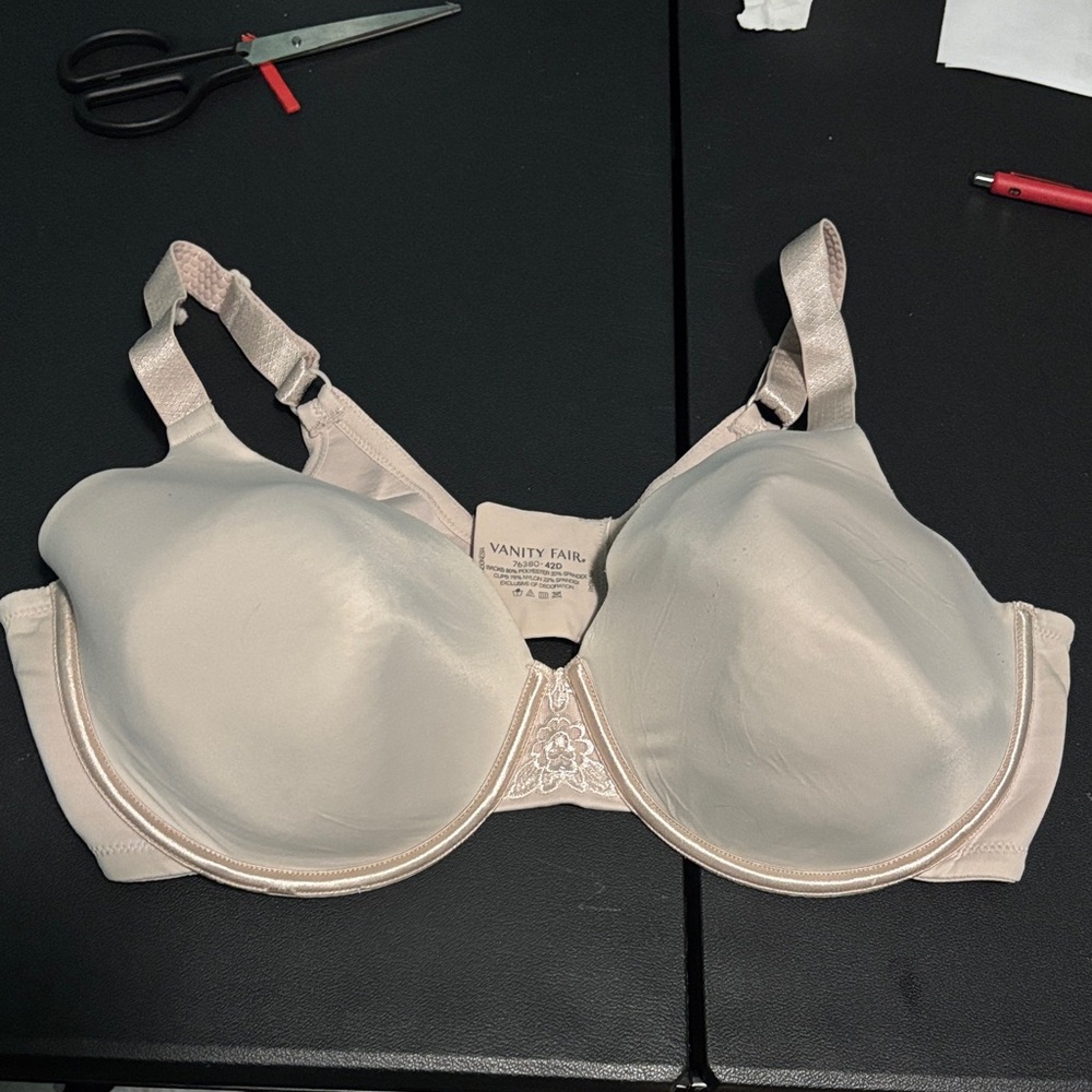 Vanity Fair Women's Light Tan Bra